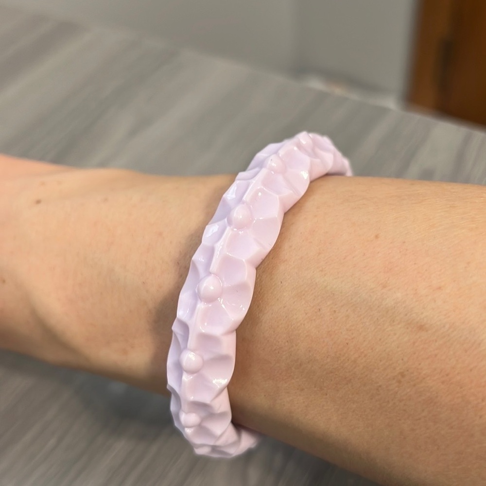Vintage Light Purple Plastic Bangle with Flower Design, EUC